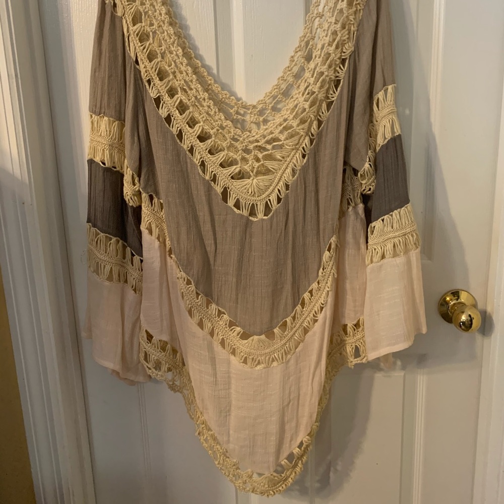 NWOT UMGEE LADIES BOHO TOP